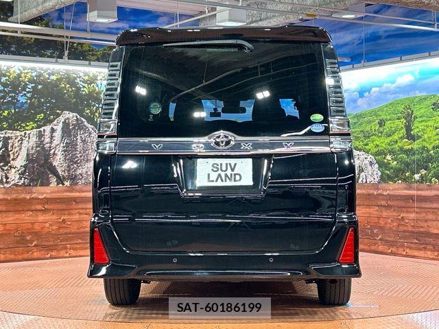 Toyota VOXY 2019-08 7252773-15