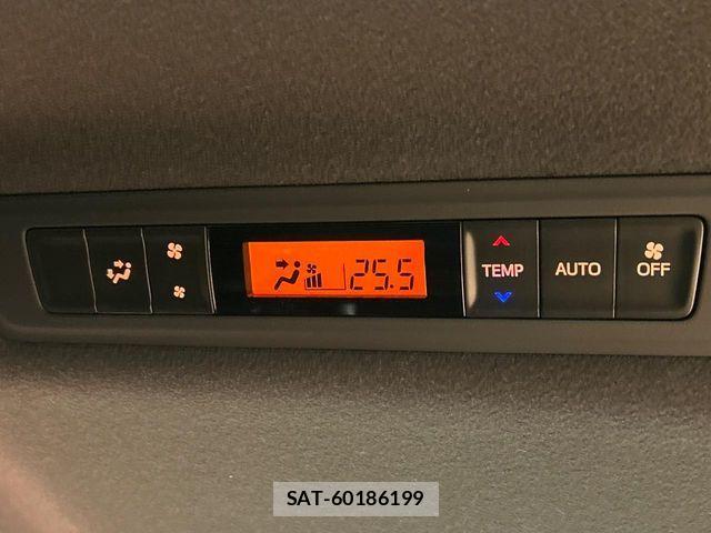 Toyota VOXY 2019-08 7252773-5