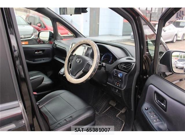 Toyota VOXY 2016-08 7252793-24