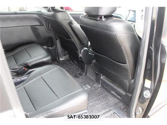 Toyota VOXY 2016-08 7252793-26