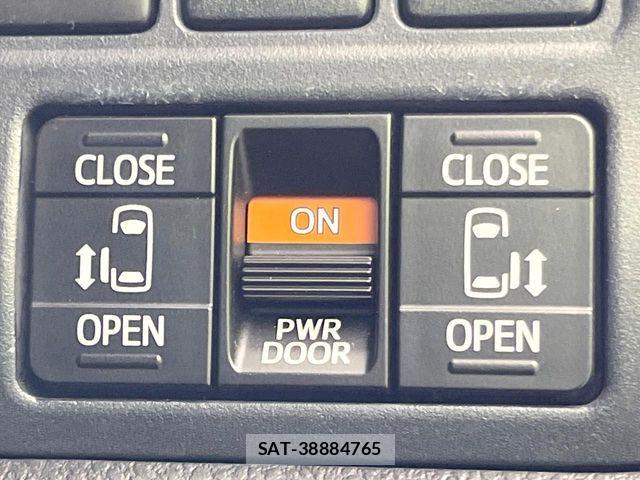 Toyota VOXY 2014-06 7252795-5