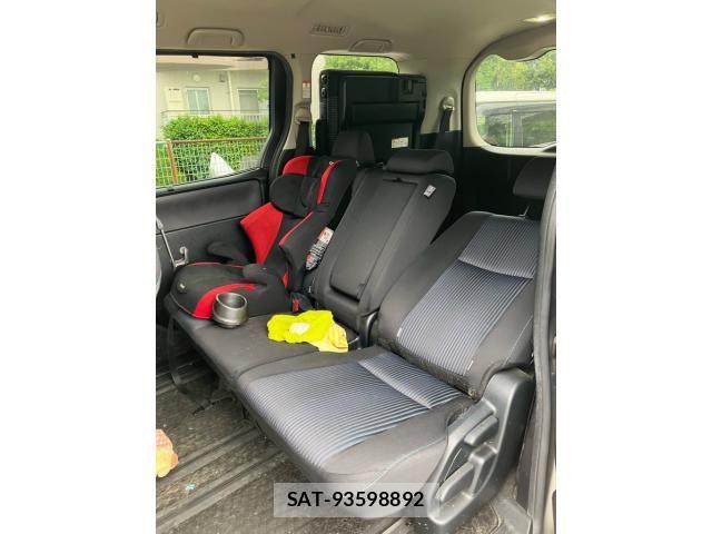Toyota VOXY 2017-03 7252798-11