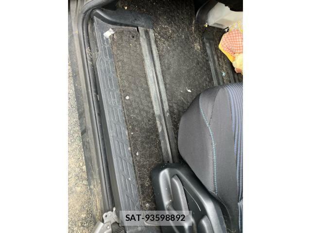 Toyota VOXY 2017-03 7252798-12
