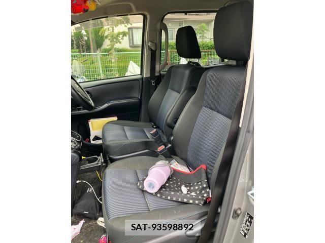 Toyota VOXY 2017-03 7252798-13