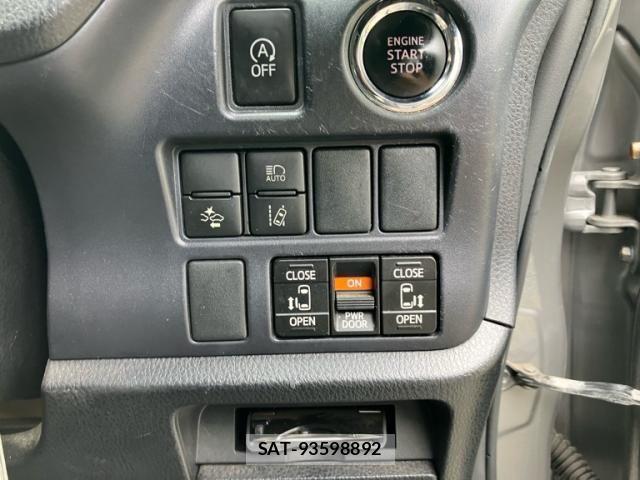 Toyota VOXY 2017-03 7252798-16