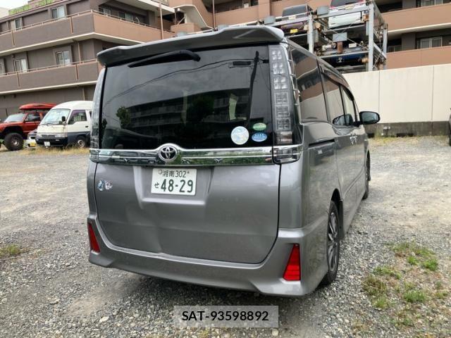 Toyota VOXY 2017-03 7252798-4