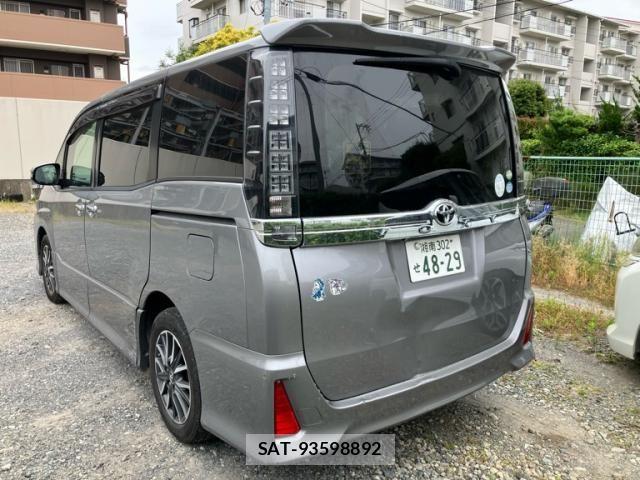Toyota VOXY 2017-03 7252798-6