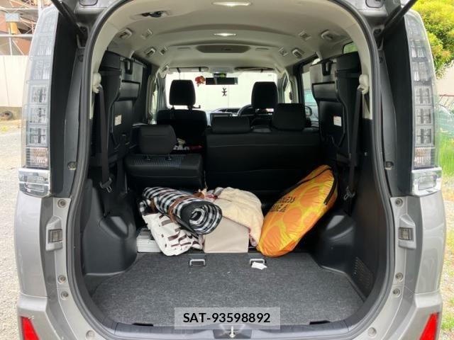 Toyota VOXY 2017-03 7252798-7
