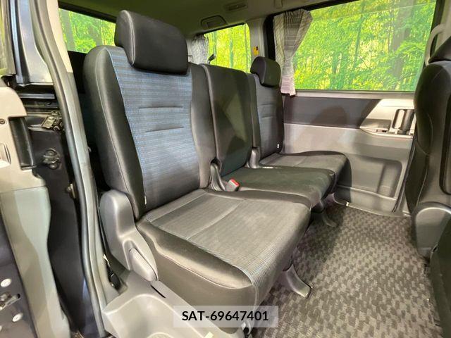 Toyota VOXY 2009-11 7252804-9
