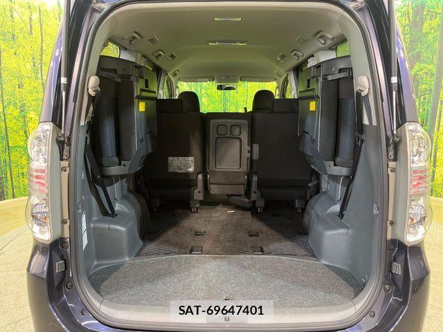 Toyota VOXY 2009-11 7252804-11