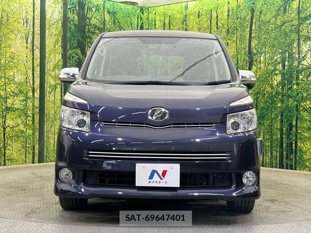 Toyota VOXY 2009-11 7252804-14