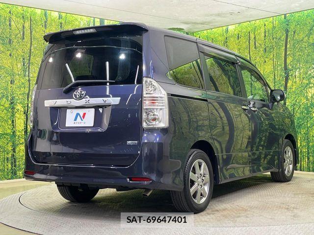 Toyota VOXY 2009-11 7252804-16
