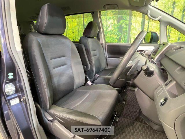 Toyota VOXY 2009-11 7252804-8