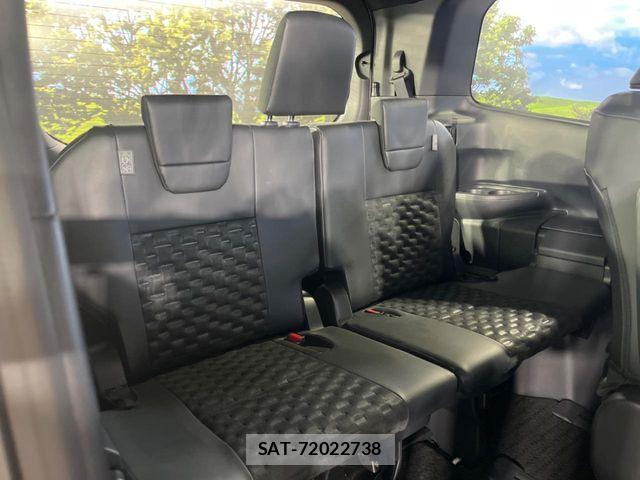 Toyota VOXY 2023-06 7252768-9