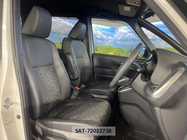 Toyota VOXY 2023-06 7252768-7