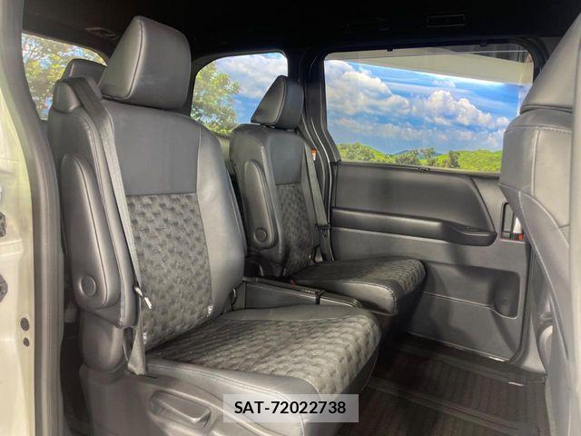 Toyota VOXY 2023-06 7252768-8