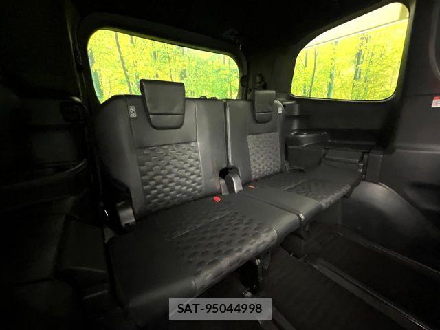 Toyota VOXY 2023-07 7252763-10