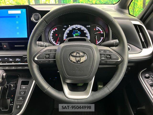 Toyota VOXY 2023-07 7252763-12