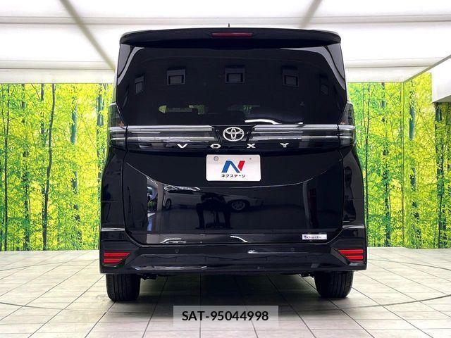 Toyota VOXY 2023-07 7252763-16