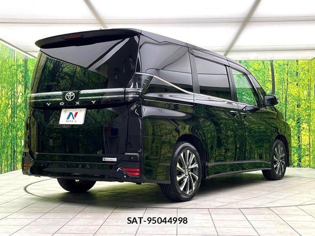 Toyota VOXY 2023-07 7252763-18