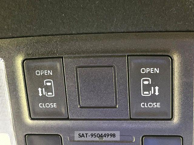 Toyota VOXY 2023-07 7252763-6