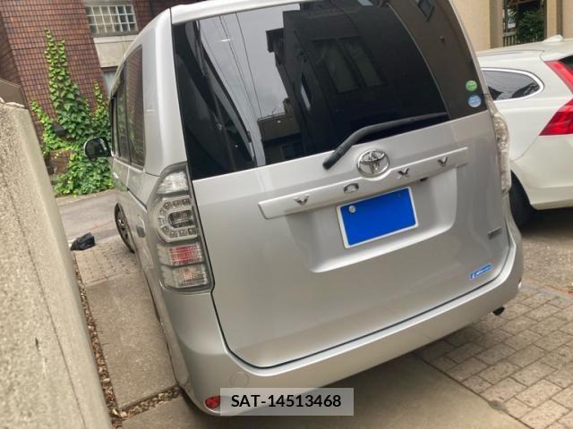Toyota VOXY 2013-01 7252808-3