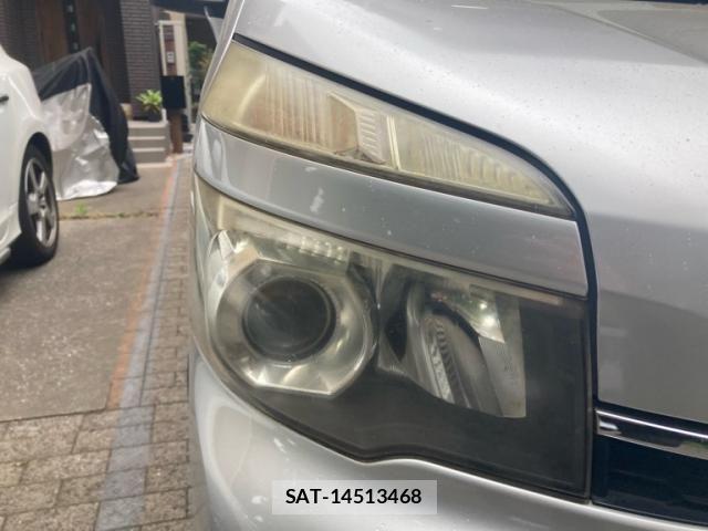 Toyota VOXY 2013-01 7252808-4