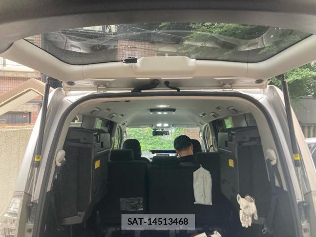 Toyota VOXY 2013-01 7252808-8