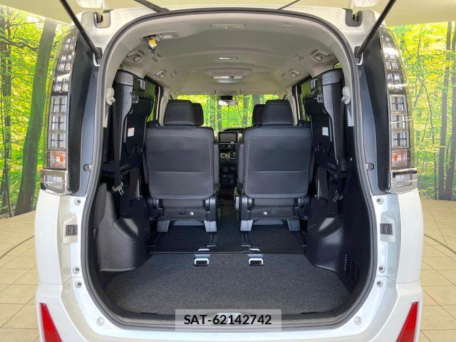 Toyota VOXY 2016-06 7252787-9