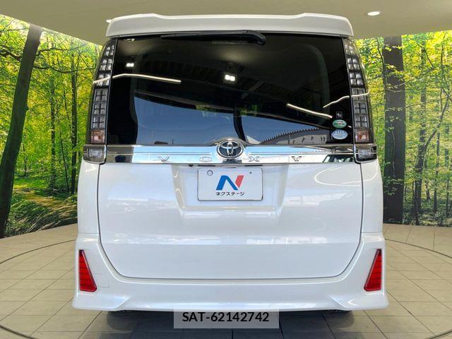Toyota VOXY 2016-06 7252787-14