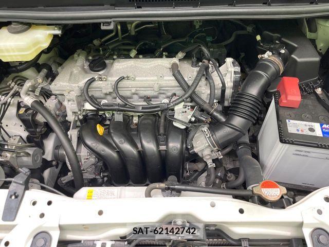 Toyota VOXY 2016-06 7252787-17