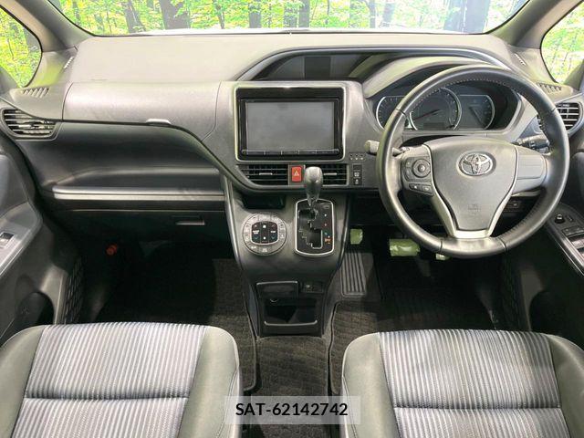 Toyota VOXY 2016-06 7252787-1