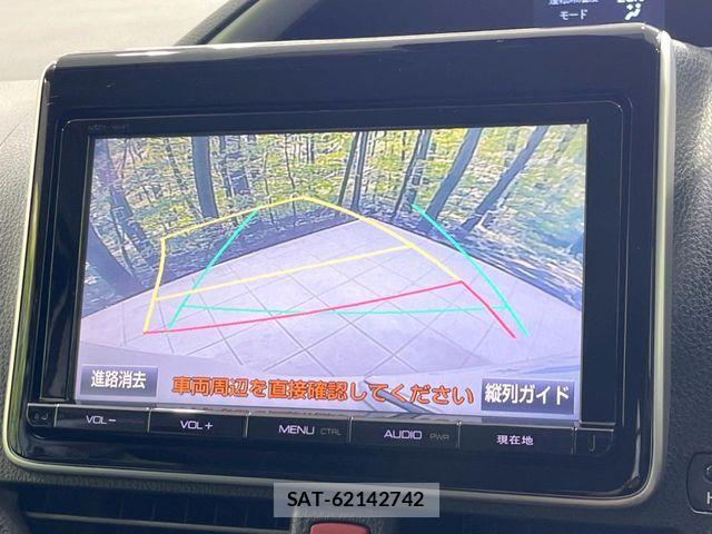 Toyota VOXY 2016-06 7252787-3
