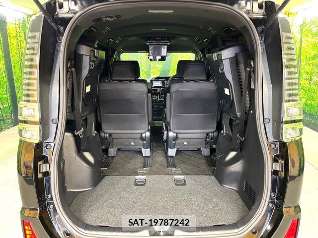 Toyota VOXY 2018-04 7252780-10