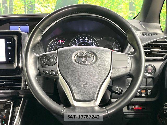 Toyota VOXY 2018-04 7252780-11