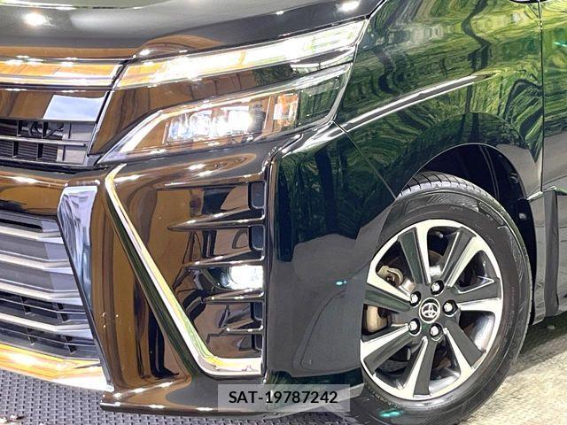 Toyota VOXY 2018-04 7252780-12