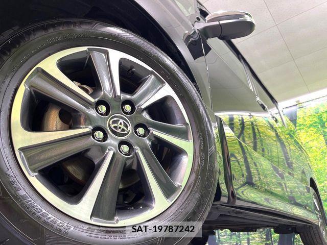 Toyota VOXY 2018-04 7252780-13