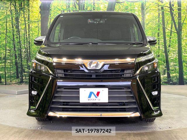 Toyota VOXY 2018-04 7252780-14