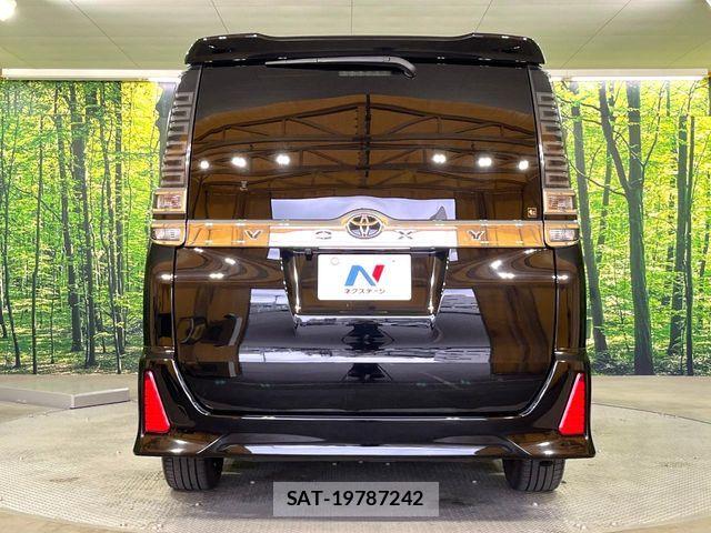 Toyota VOXY 2018-04 7252780-15