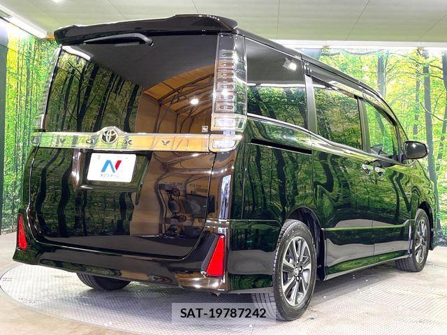 Toyota VOXY 2018-04 7252780-17