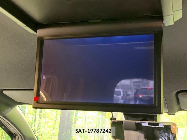 Toyota VOXY 2018-04 7252780-4
