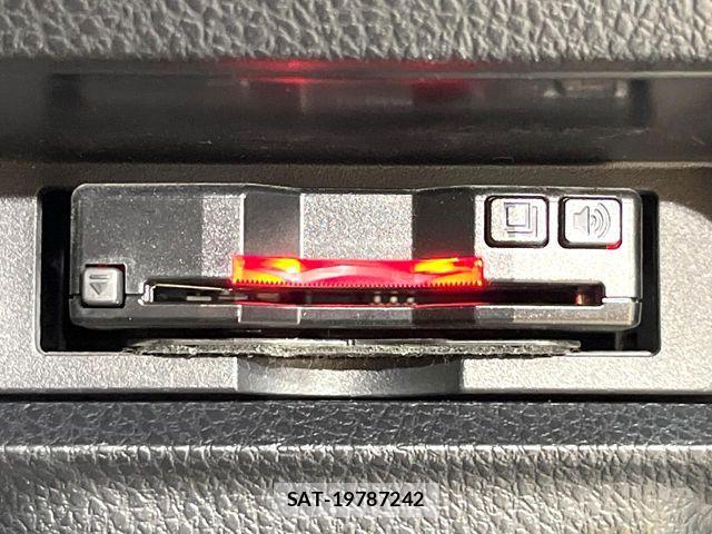 Toyota VOXY 2018-04 7252780-6