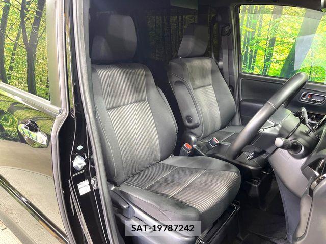 Toyota VOXY 2018-04 7252780-7