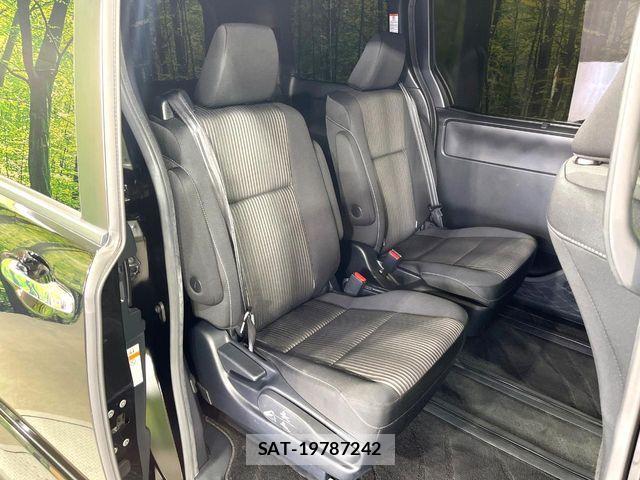 Toyota VOXY 2018-04 7252780-8