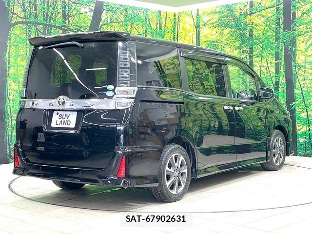 Toyota VOXY 2019-03 7252777-18