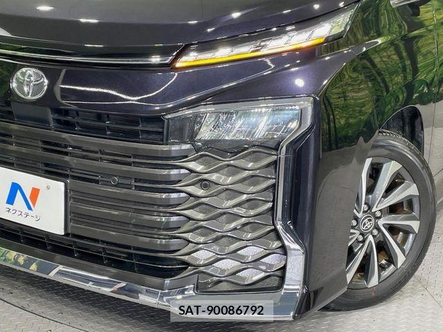 Toyota VOXY 2023-06 7252770-12