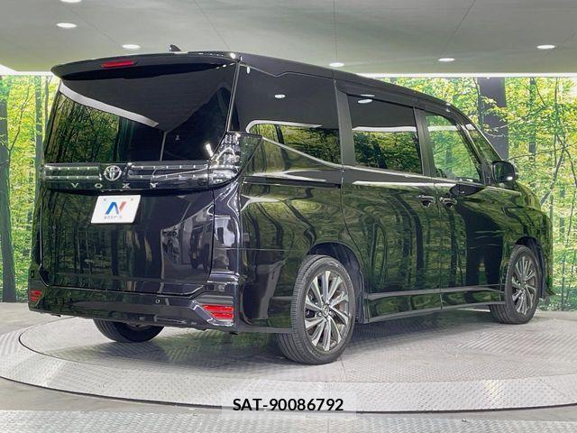 Toyota VOXY 2023-06 7252770-17