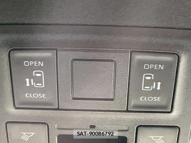 Toyota VOXY 2023-06 7252770-2