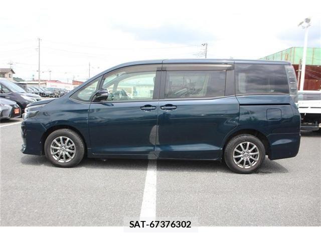 Toyota VOXY 2014-07 7252799-9