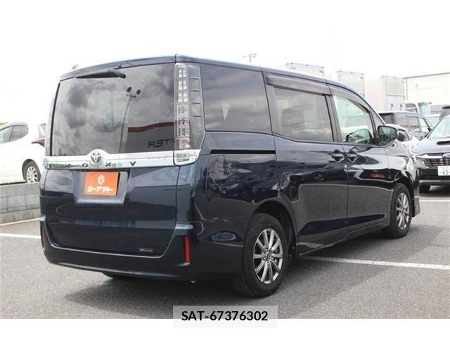 Toyota VOXY 2014-07 7252799-12
